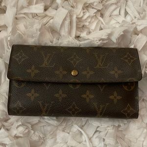LOUIS VUITTON wallet, brown logo.
